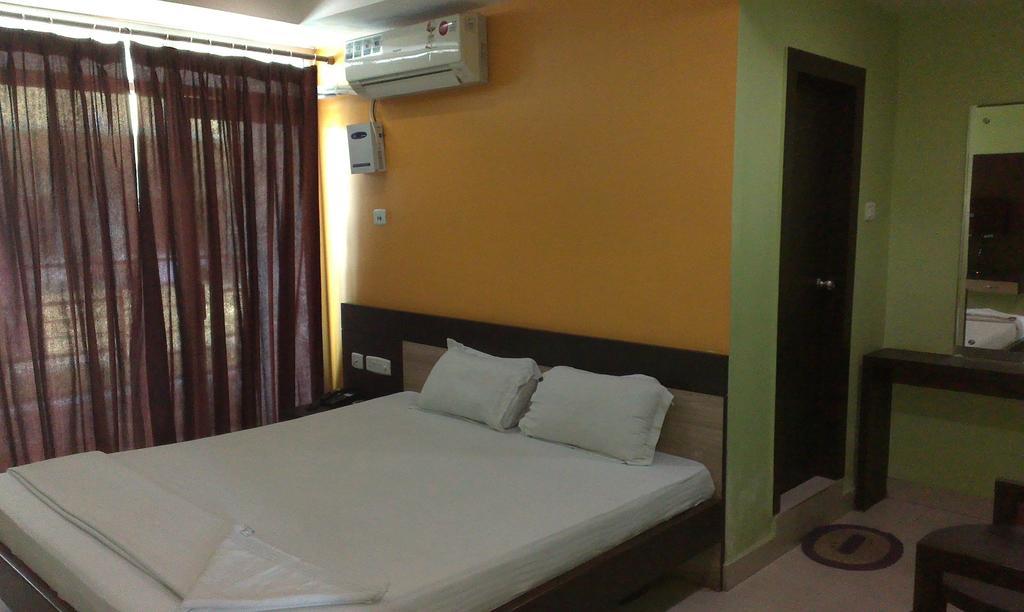 Hotel Sunview Dispur Стая снимка